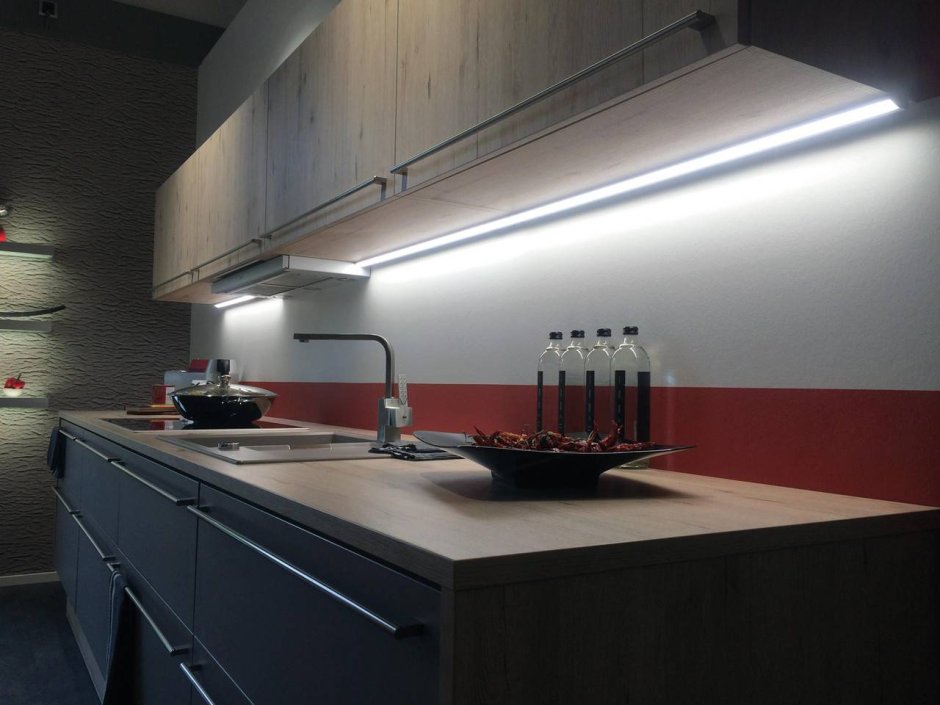 Подсветка рабочей зоны на кухне 14 метров