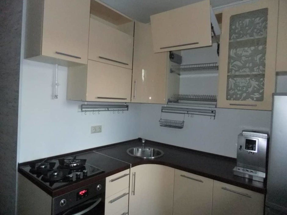 Интерьер кухни 5м.кв с газовой колонкой155на2м