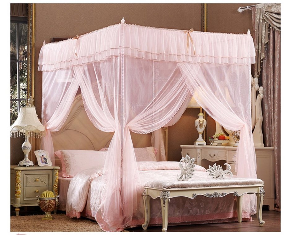 Розовая комната с розовыми шторами барной стойкой