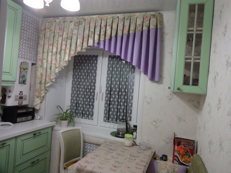 Ассиметричные шторы на кухню
