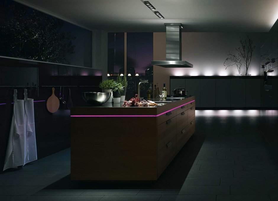 Черная кухня с подсветкой