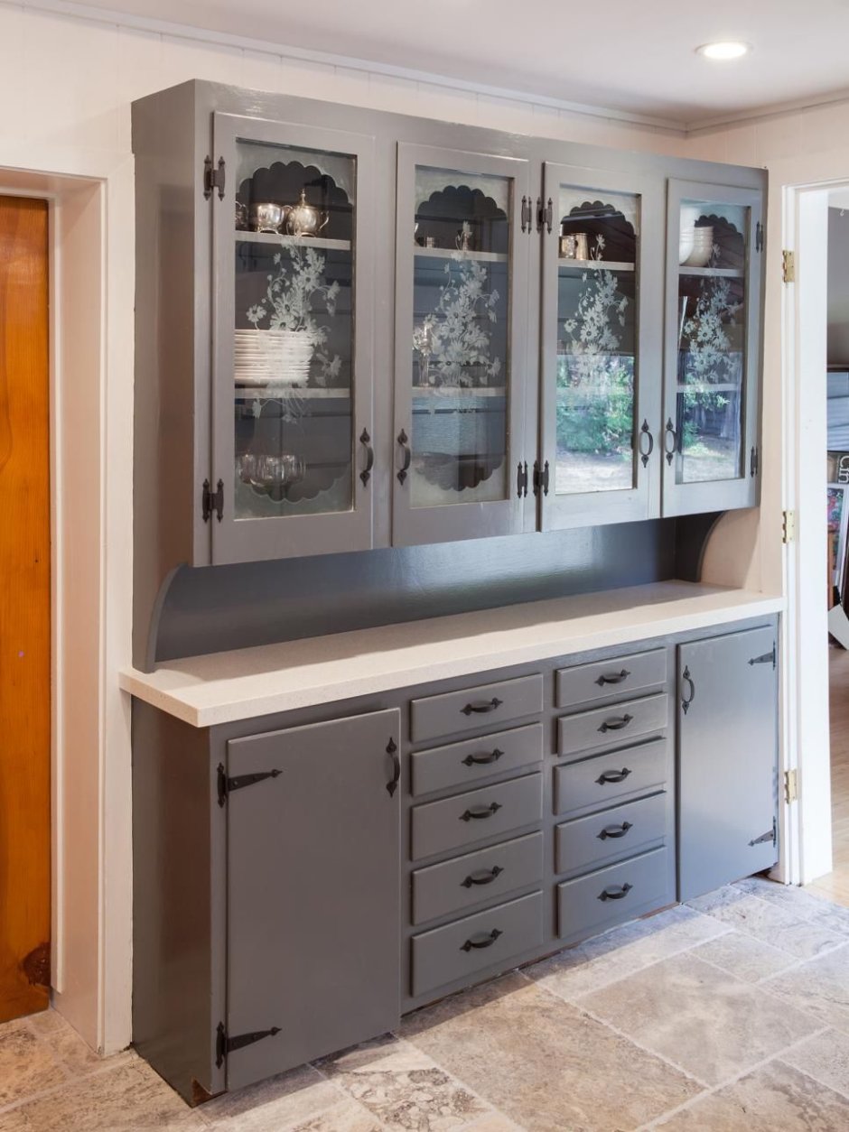 Кухонный гарнитур с зеркальными дверцами