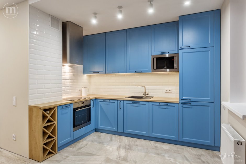 Синие стены в интерьере кухни
