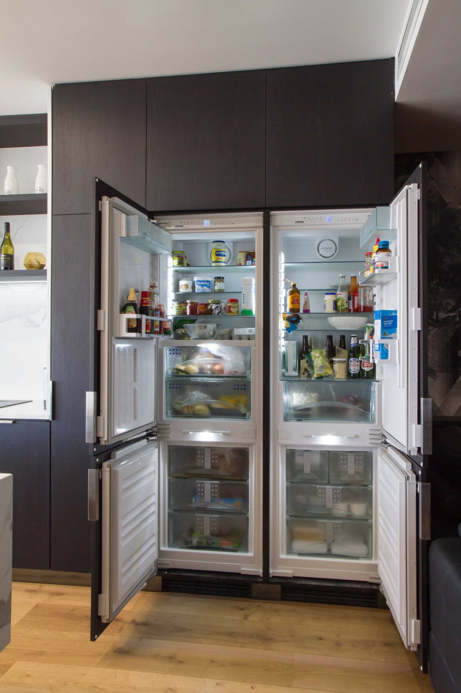 Двойной холодильник в интерьере