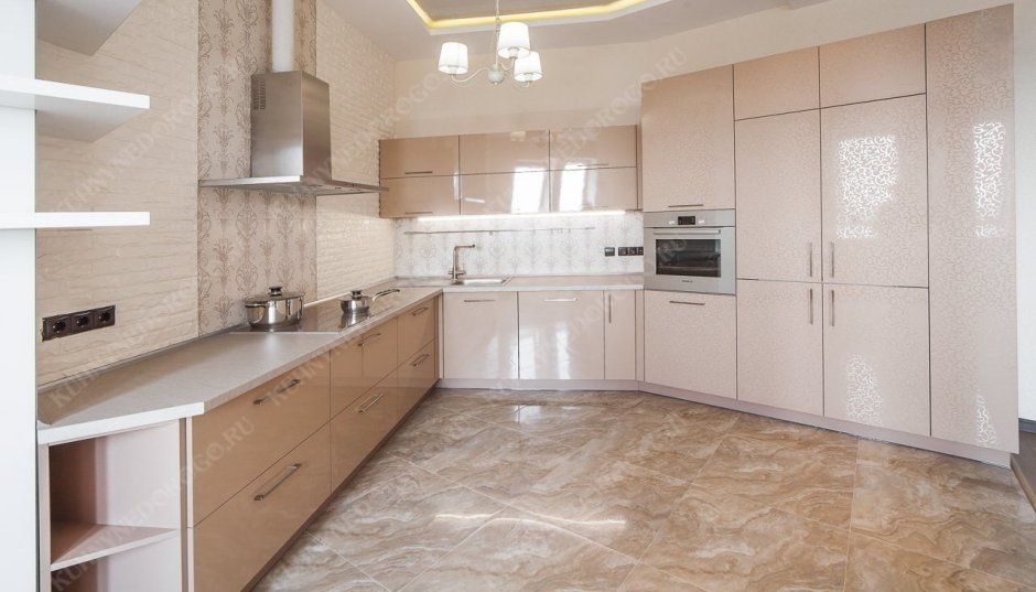 Кухня в бежевых тонах