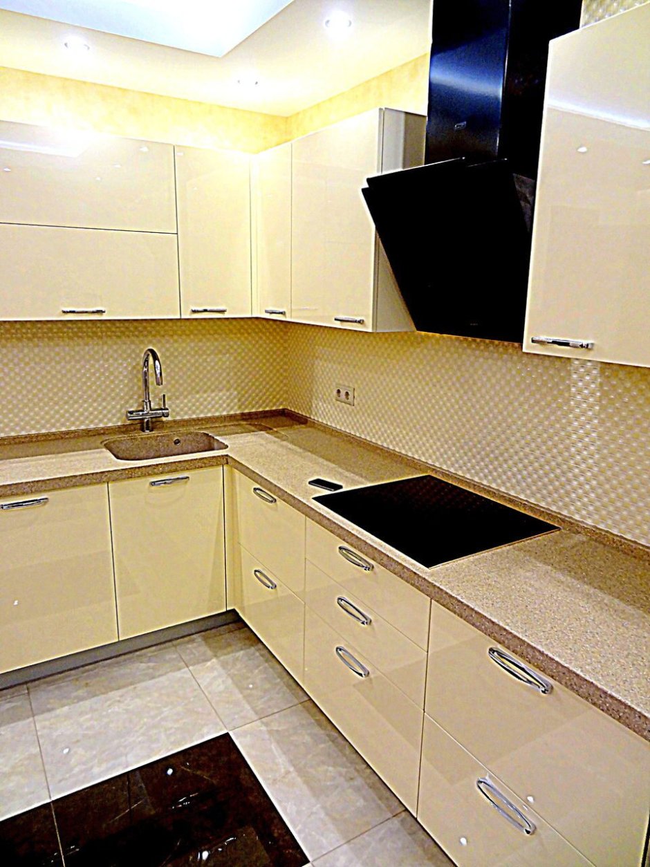 Кухня капучино с белым глянцем угловая