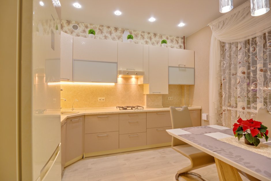 Молочная глянцевая кухня