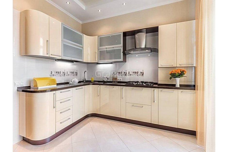 Бежевая глянцевая кухня