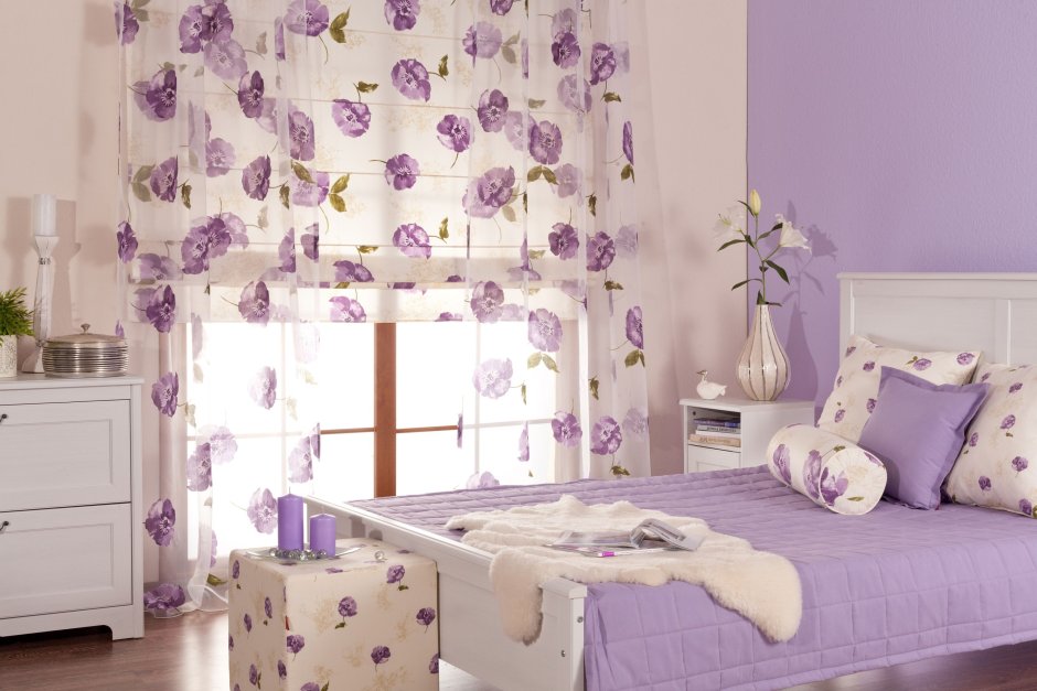 Фиолетовые шторы в интерьере