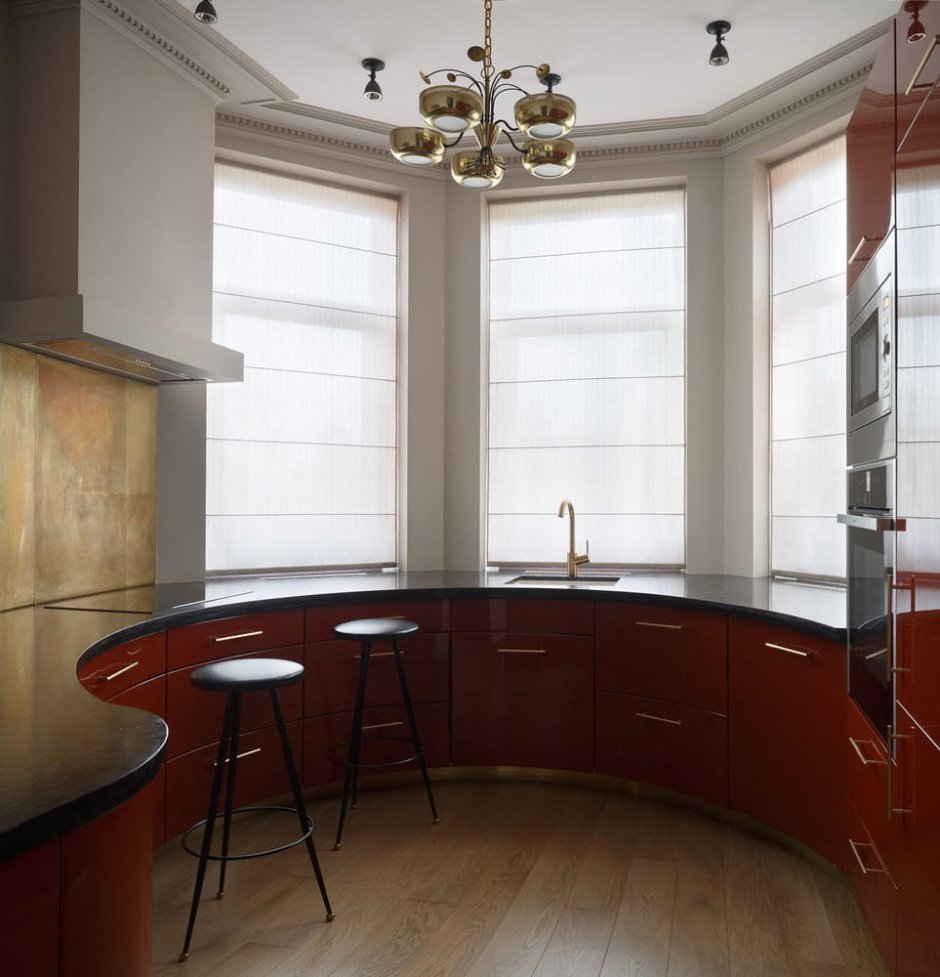 Красивые евроремонты в кухне с эркерными окнами