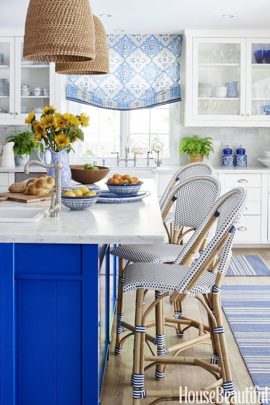 Голубое кресло для кухни