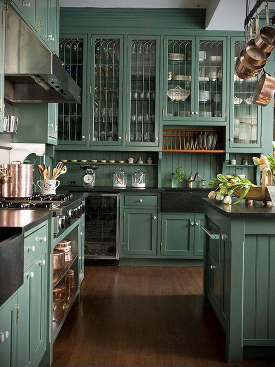 Кухня в английском стиле зеленая