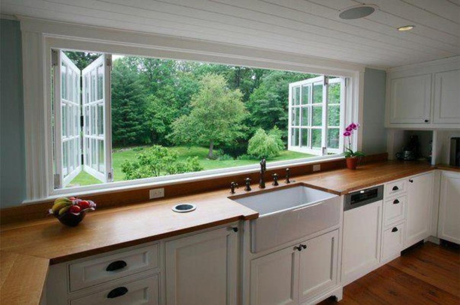 Шторы для кухни с раковиной под окном