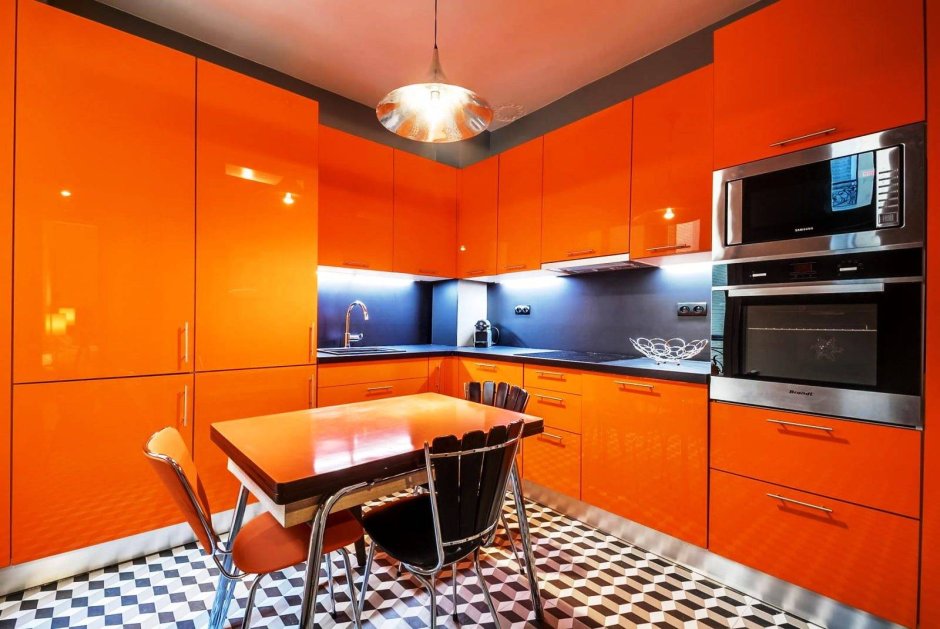 Сочетание цветов в интерьере кухни красно-оранжевое