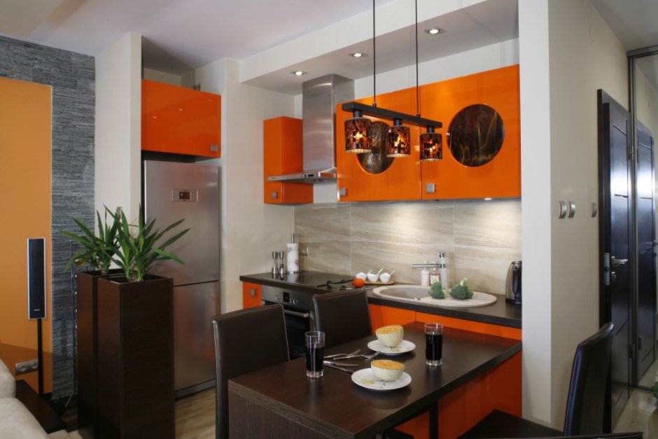 Кухня черно белая с оранжевым акцентом