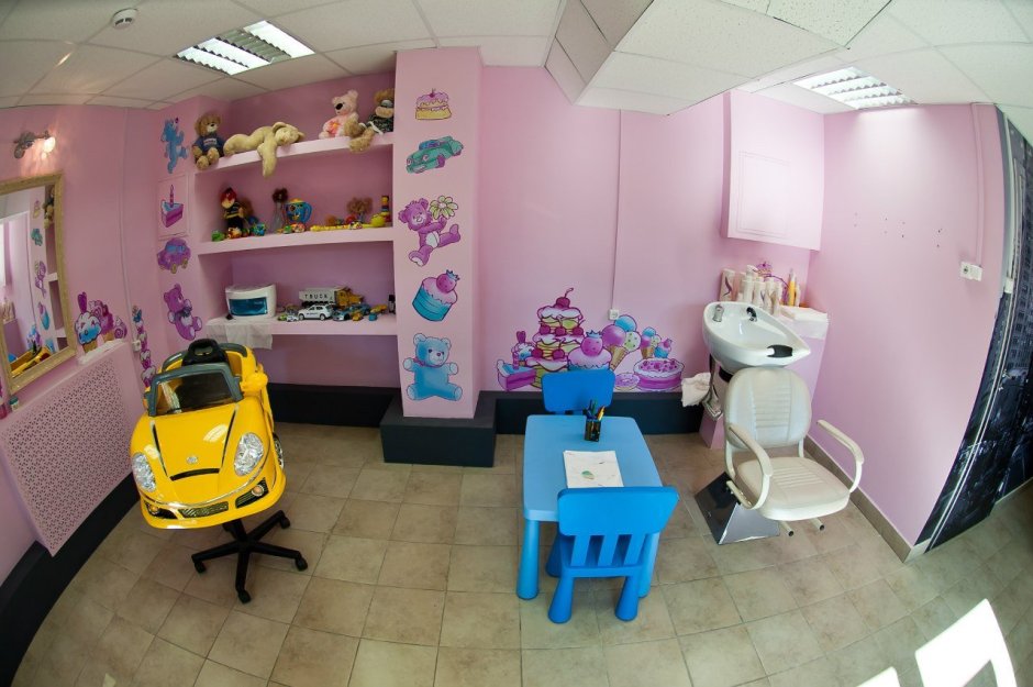 Маникюрный салон с детской комнатой
