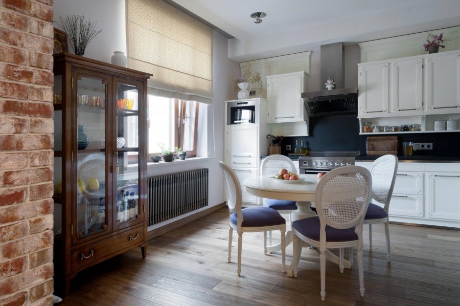 Старый кухонный буфет