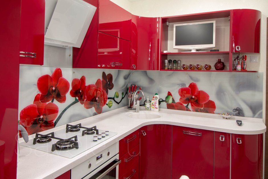 Кухня в хрущевке фартук с красной кухней