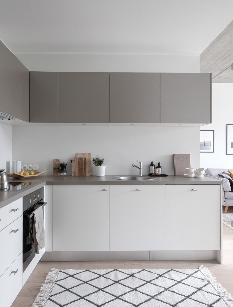 Кухонный гарнитур серый с белым