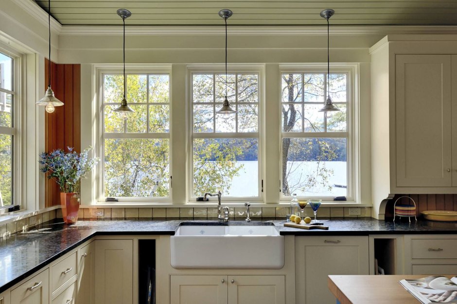Дизайн маленькой кухни с двумя окнами (60 фото)