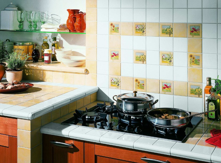 Яркая плитка для кухонного фартука