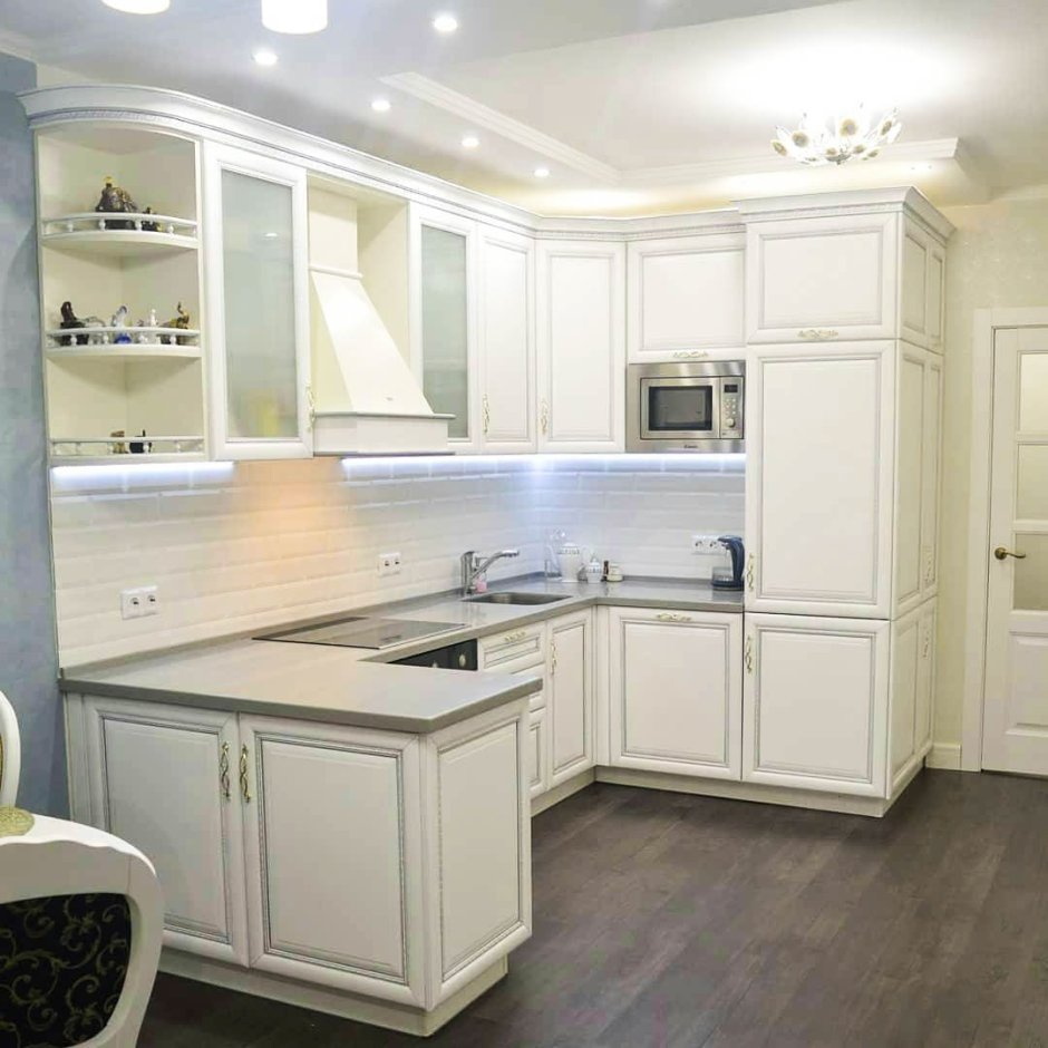 Кухня угловая белая классика