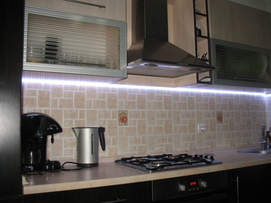 Подсветка кухонного гарнитура светодиодной лентой угловой