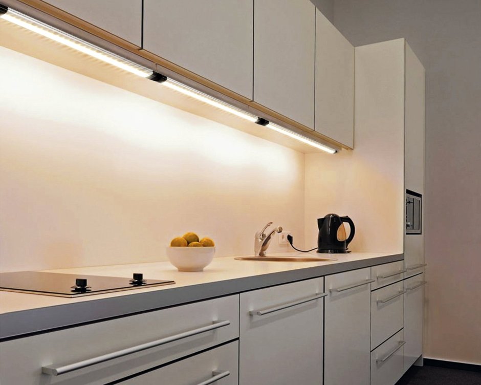 Стена кухни с подсветкой из светодиодной панели