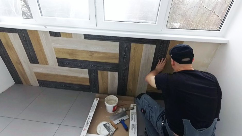 Виниловая плитка для стен на балконе