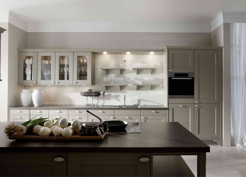 Кухня со стеклянными фасадами