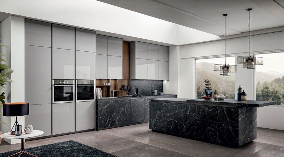 Кухня с черными стеклянными фасадами