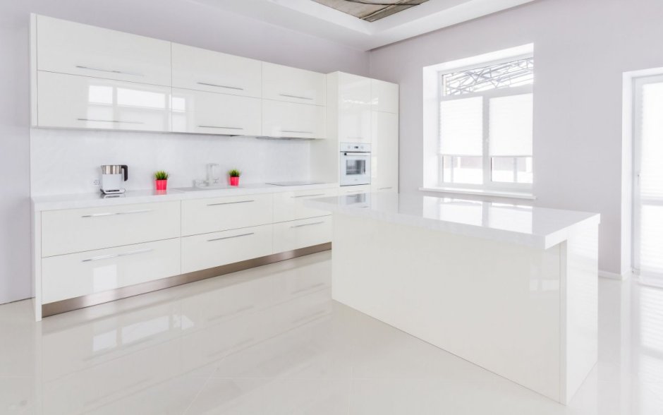 Бело черная кухня