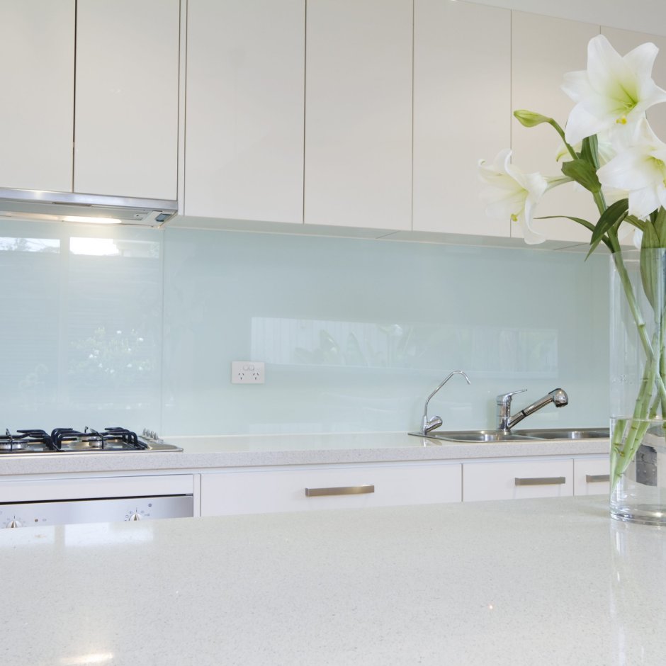 Кухня белый глянец ручки профиль gola