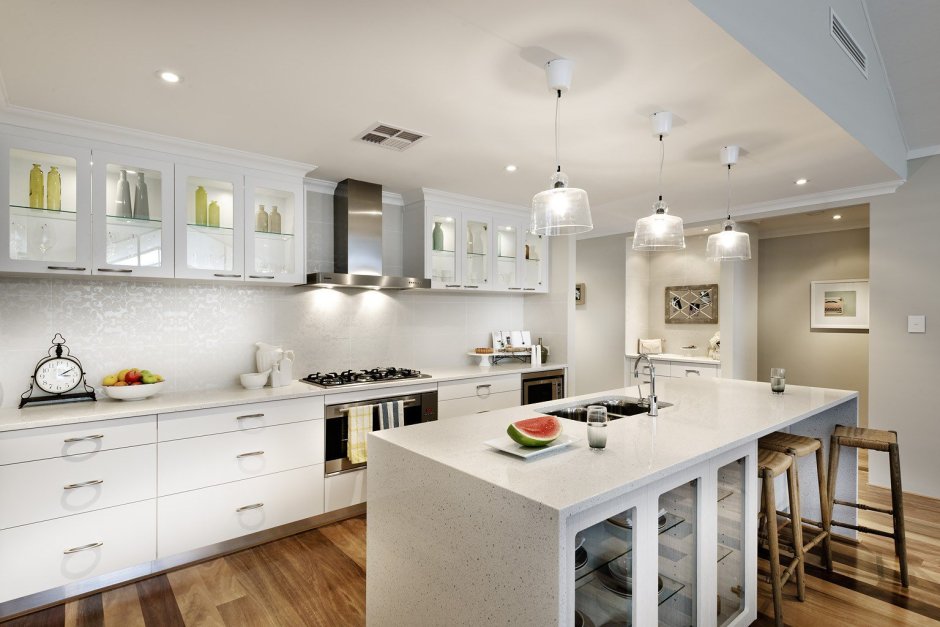 Кухонный фартук из стекла