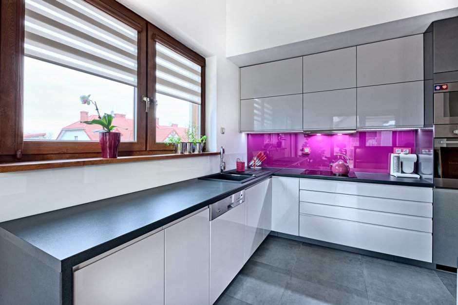 Стеклянный фасад кухни белый матовый