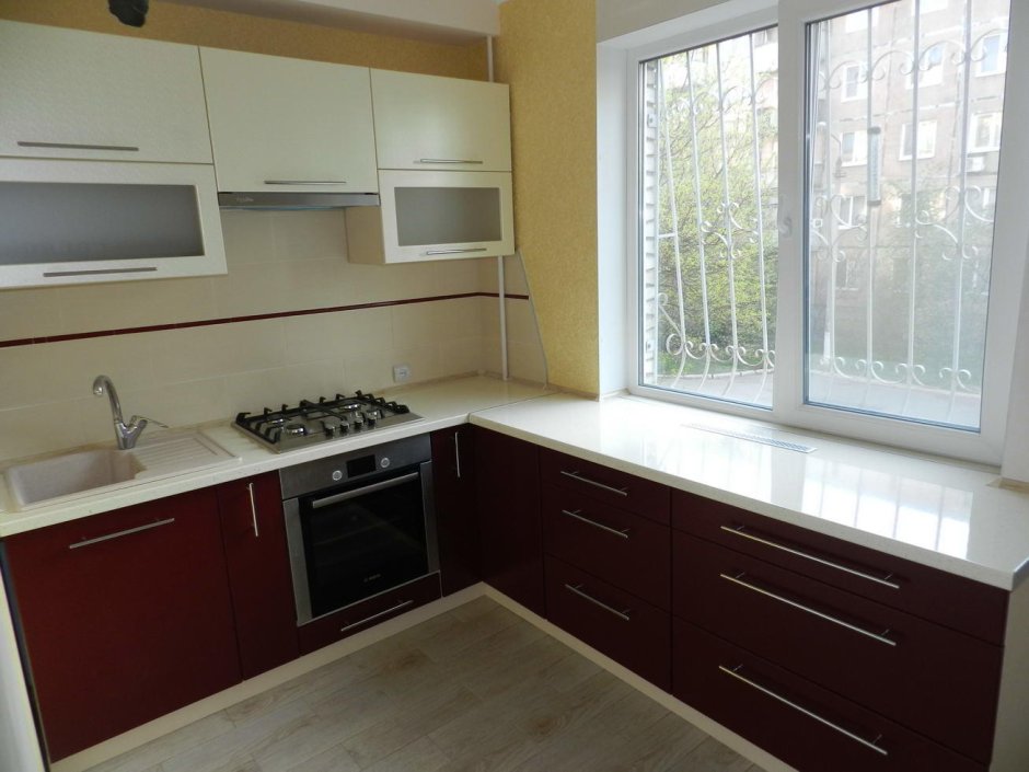 Красивое окно на кухне