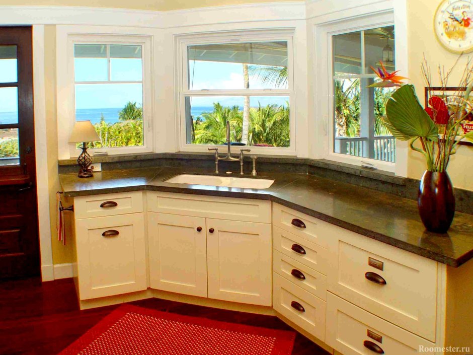 Кухня с окном