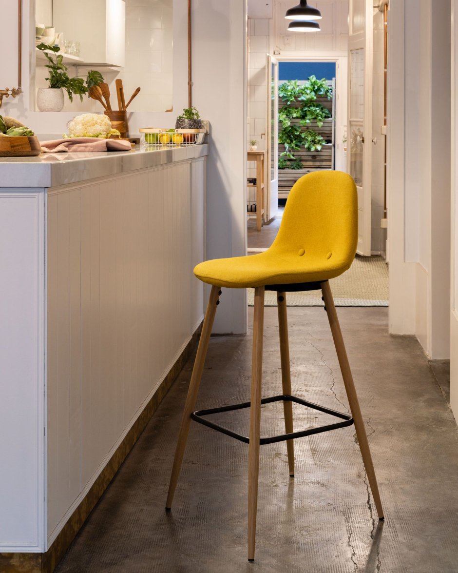 Стул Eames Style желтые в интерьере