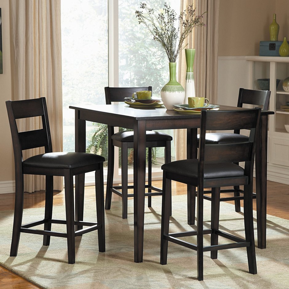 Высокие кухонные столы и стулья