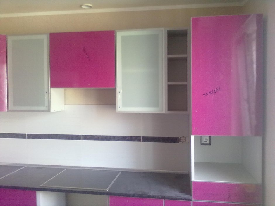 Шкаф-пенал для кухни розовый