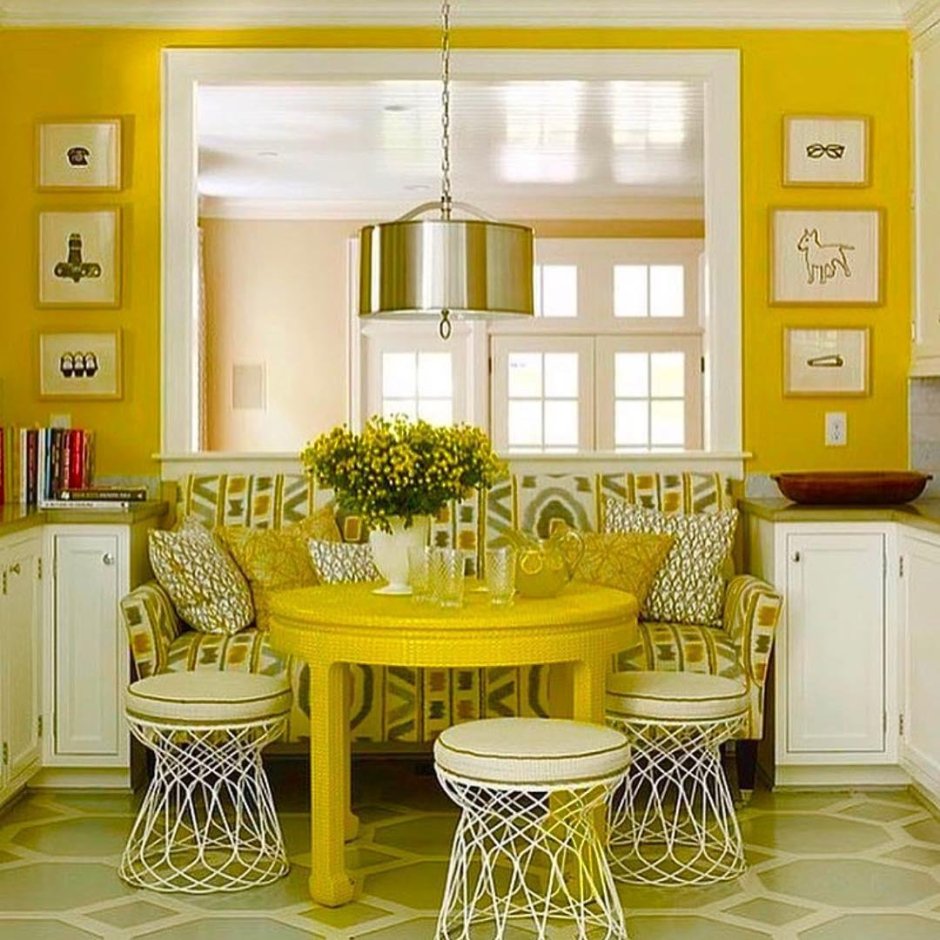 Кухонный уголок со спальным местом желтый