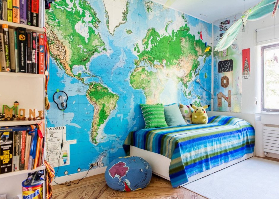 Фотообои карта мира в интерьере детской комнаты