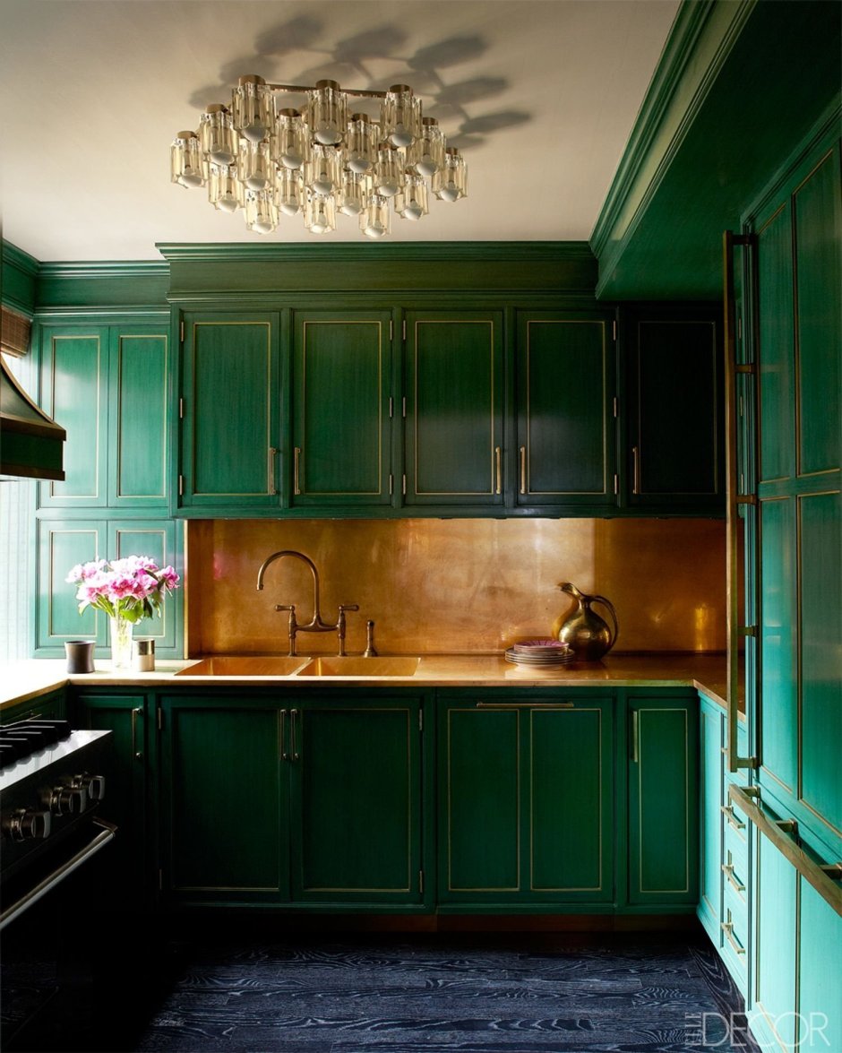 Кухонный гарнитур изумрудного цвета