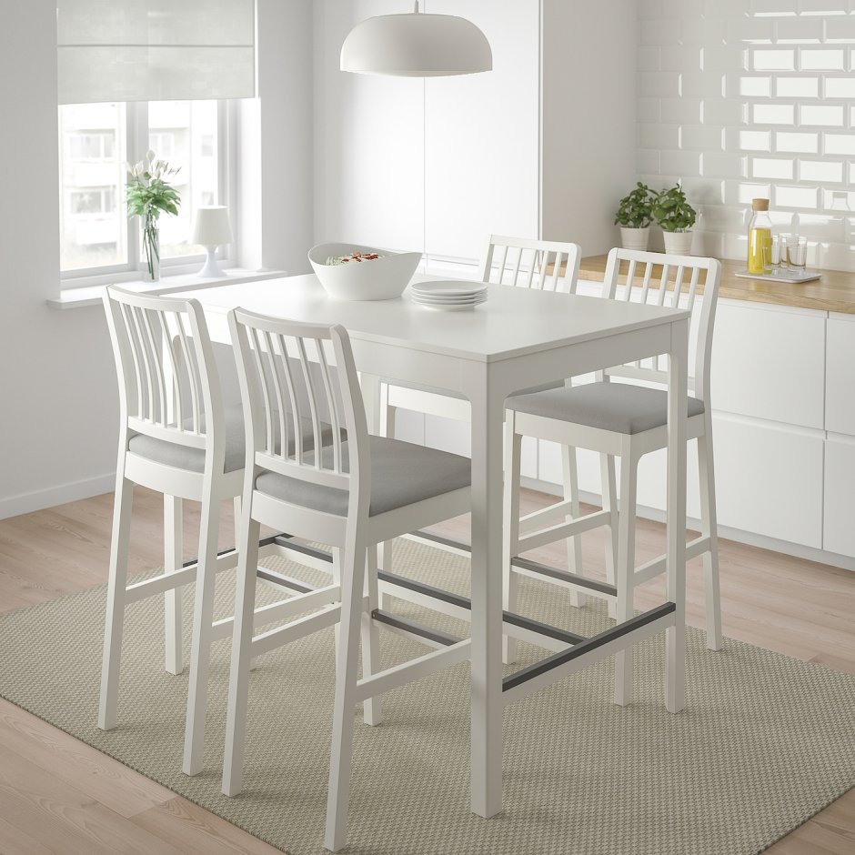 Белый обеденный стол со стульями