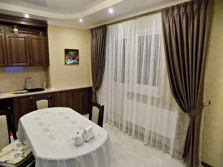 Римская штора с ламбрекеном на кухню