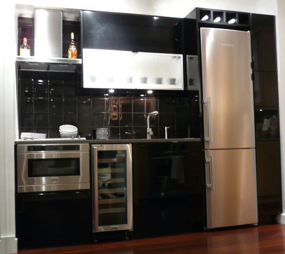 Кухонный гарнитур 4м со встроенной техникой