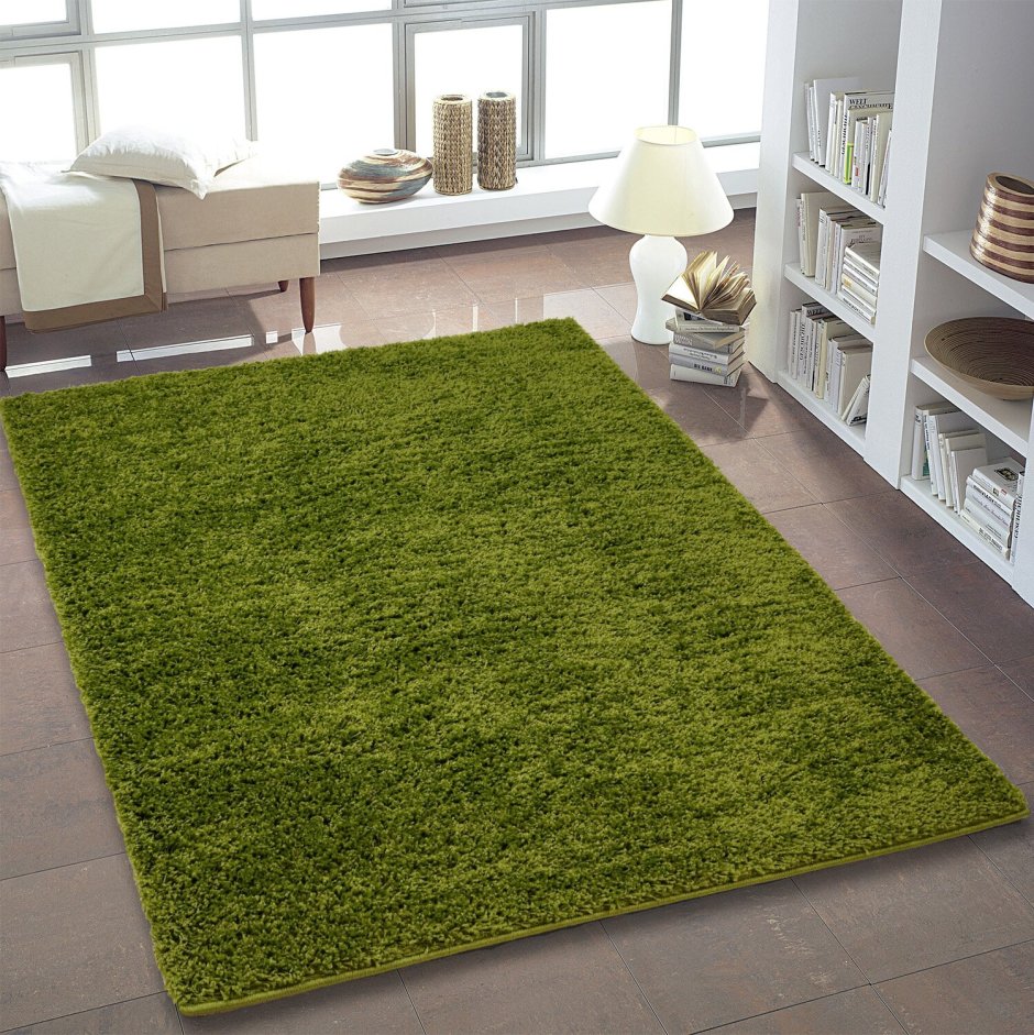 Комната с зеленым ковром