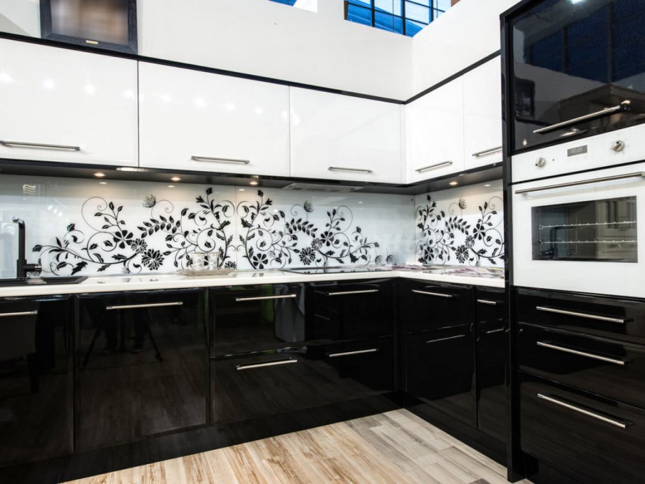 Кухня черно белая глянец (73 фото)