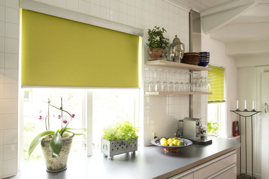 Салатовые шторы на кухню