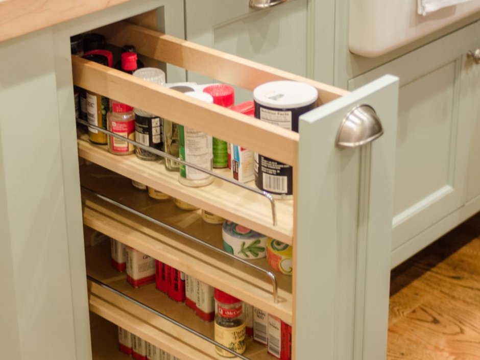 Выкатной шкаф для кухни за холодильником